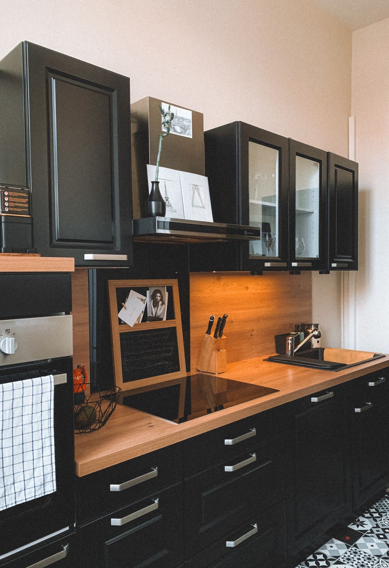 Gastrova kitchen appliance scene