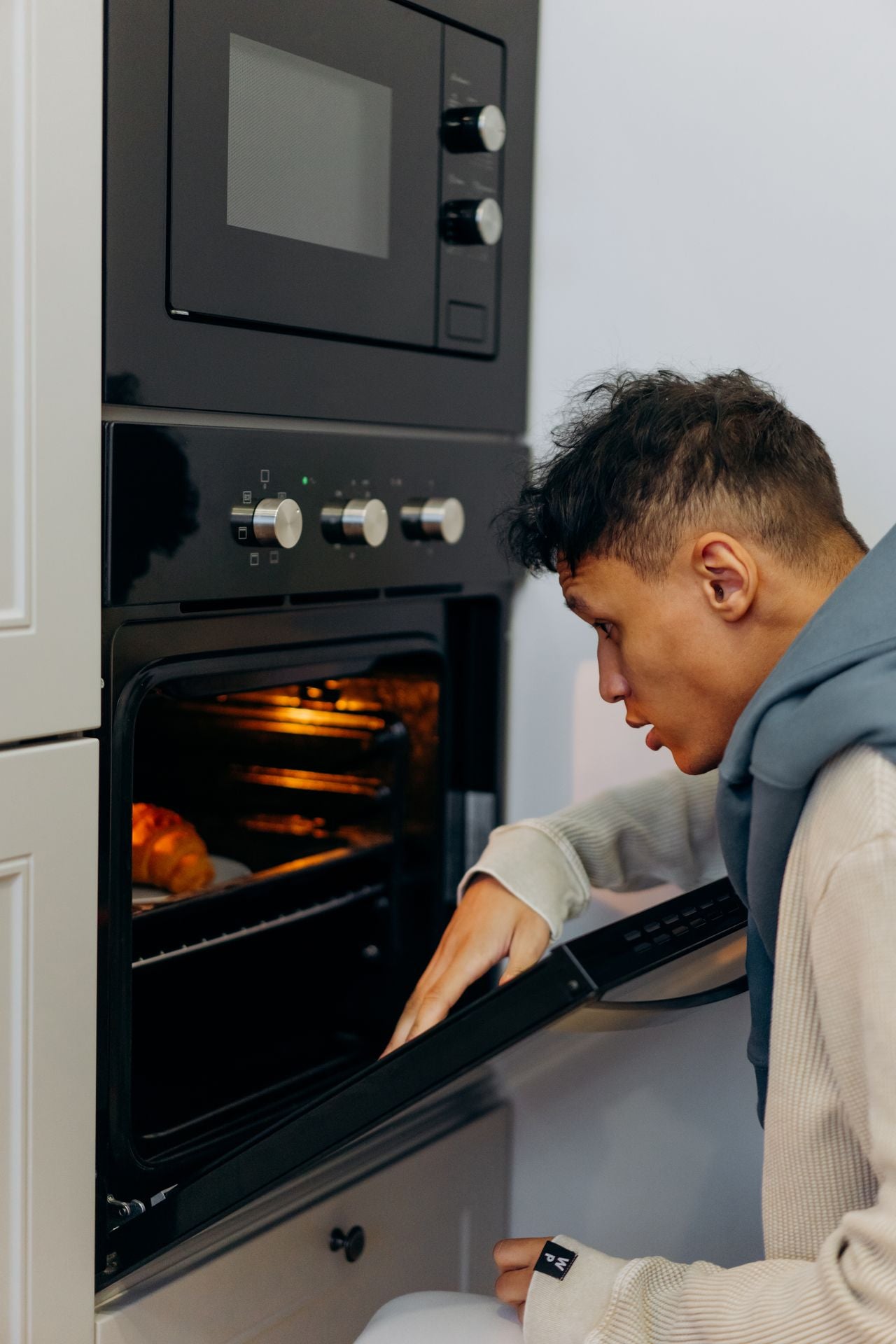 Gastrova kitchen appliance scene