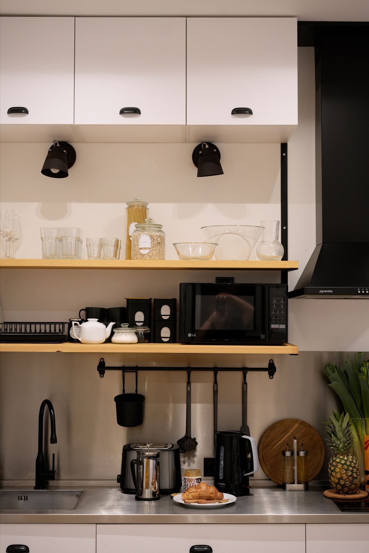 Gastrova kitchen appliance scene